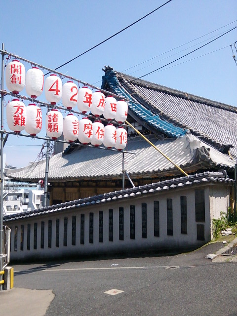 成田山横浜別院の上の入り口